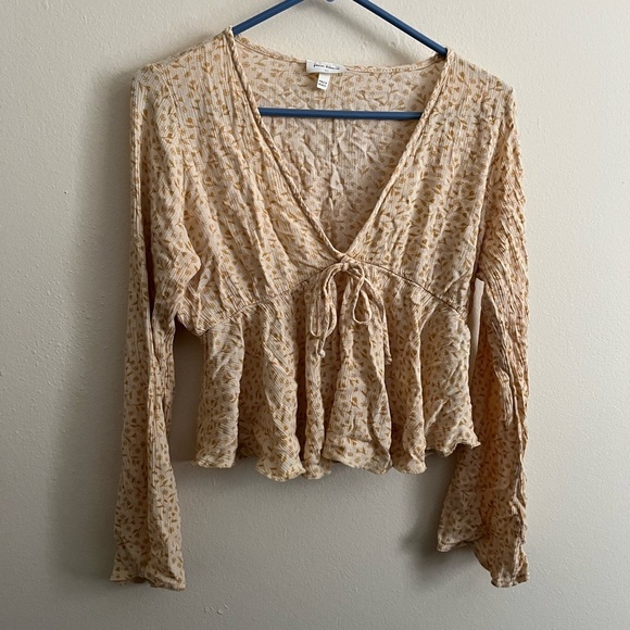 Free Kisses Tops - Floral Tie Front Top